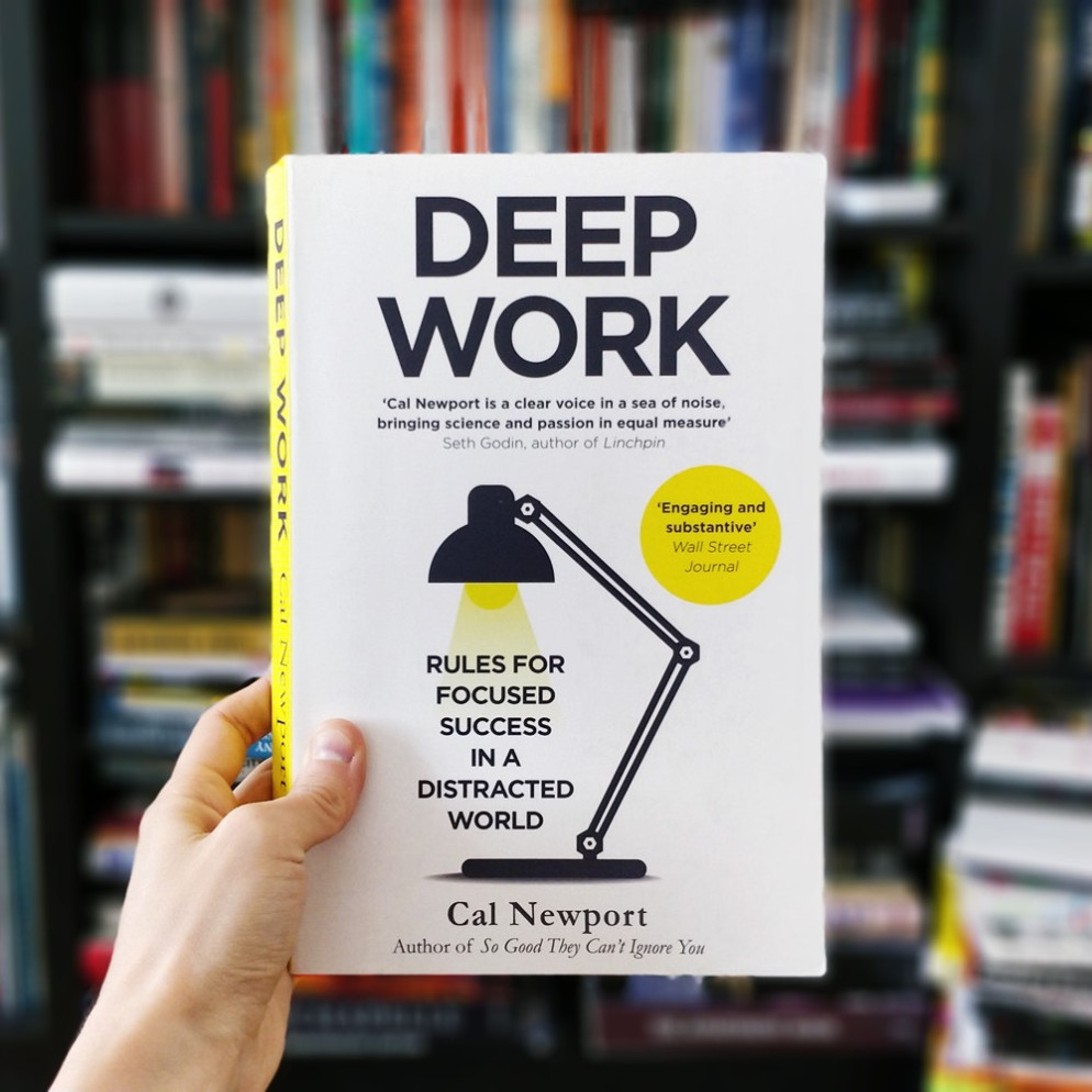 Trong Deep Work có một câu nói gây ấn tượng vô cùng mạnh mẽ với mình là “Deep Work - khả năng làm việc sâu chính là sức mạnh siêu phàm trong thế kỷ 21” vì nguồn nhân lực giỏi cực kì khan hiếm, nhất là trong thời đại internet liên tục tạo ra những thứ khiến tâm trí xao nhãng và gây cản trở sự tập trung. 
